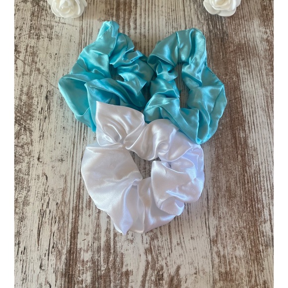 🎉 Host Pick 🎉 Brand new Tiffany & Co. exclusive bundle - Picture 5 of 8